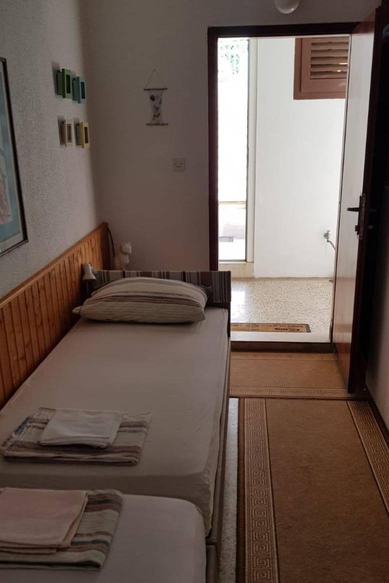 Apartments By The Sea Pisak, Omis - 1018 الغرفة الصورة
